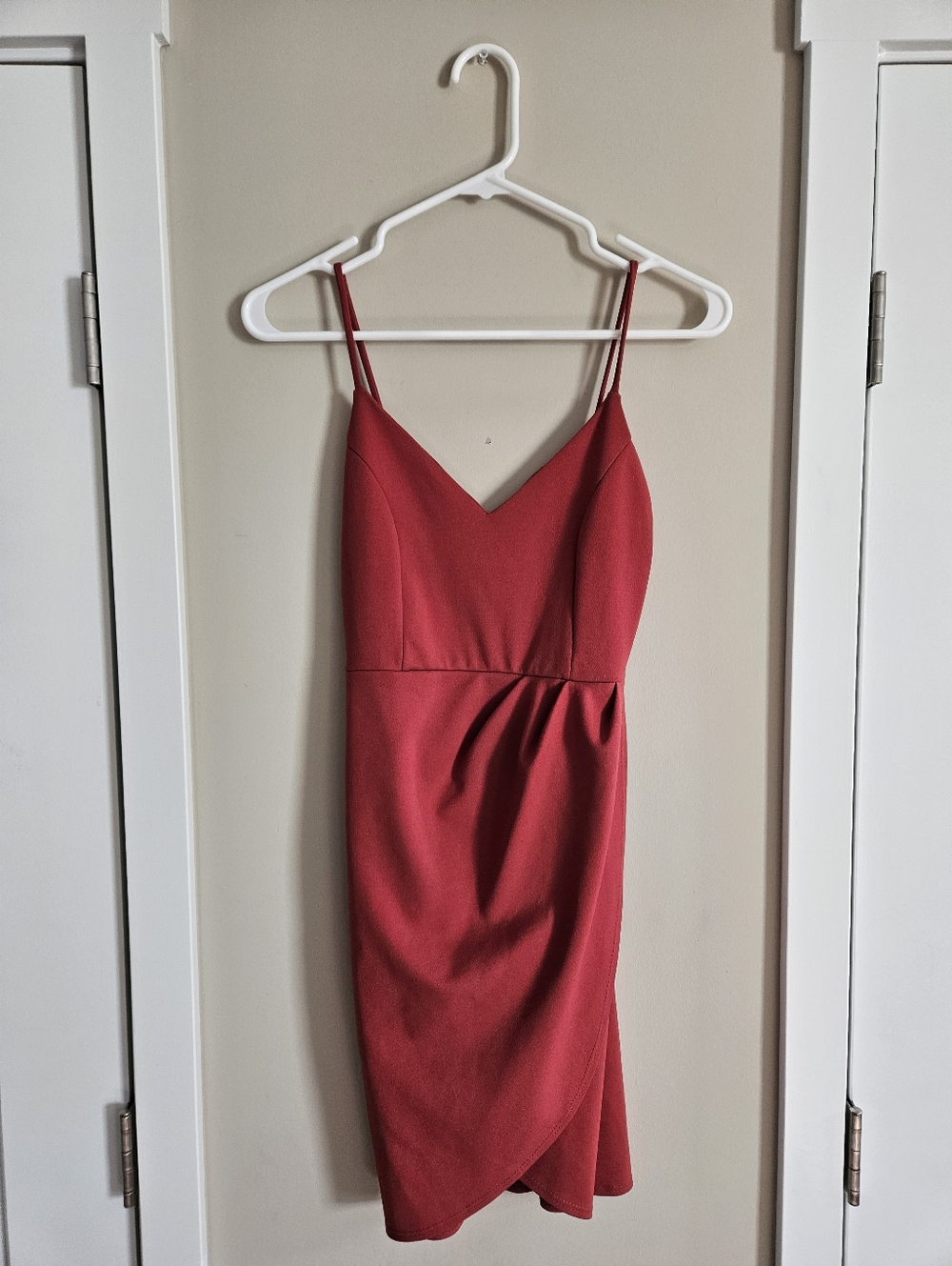 Lulu's Red Spaghetti-Strap V-Neck Midi Dress Event Dinner Small Coral Orange Red